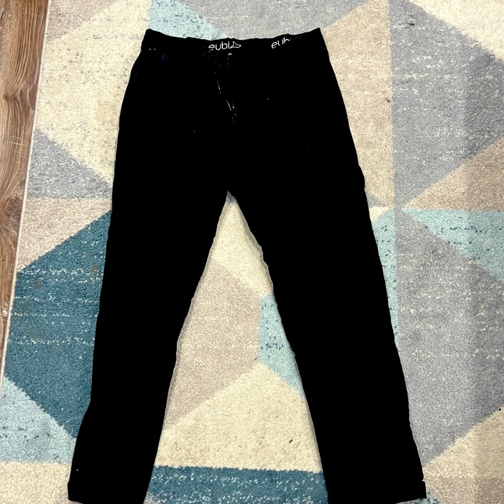 Great casual style black pants!